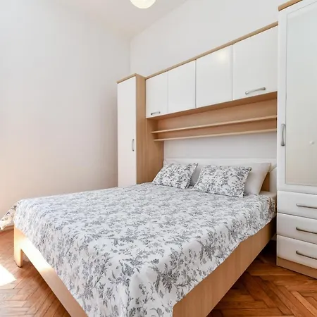 Apartment Two Bedroom Apartment - Bridge - Ae1557 *
